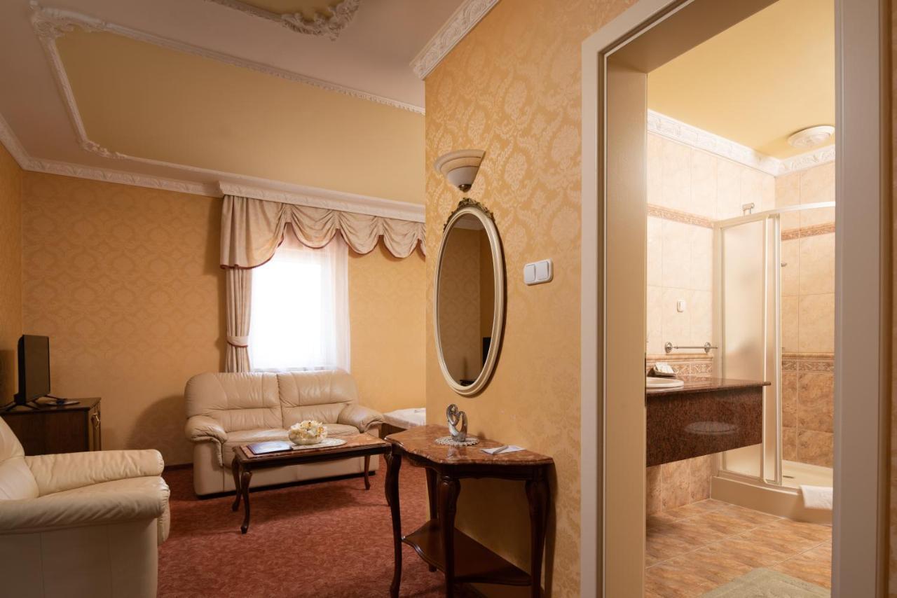 Hotel Bíbic és Tüskevár Étterem és Horgásztó Nyíregyháza Extérieur photo