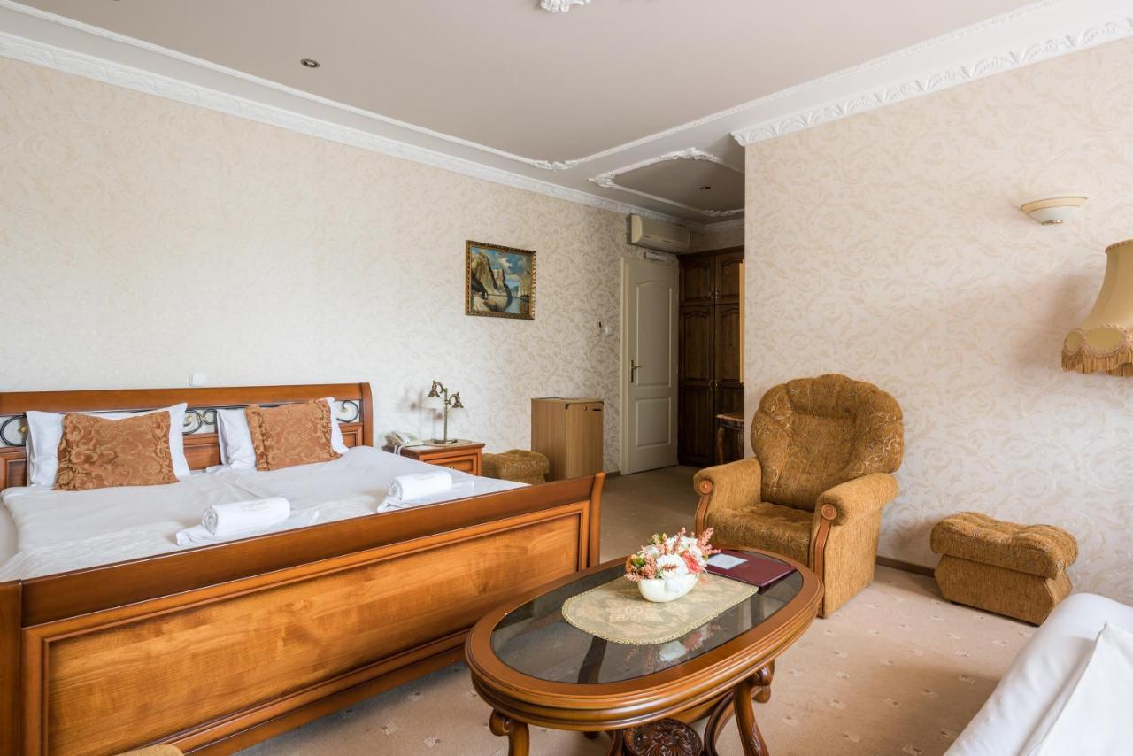 Hotel Bíbic és Tüskevár Étterem és Horgásztó Nyíregyháza Extérieur photo