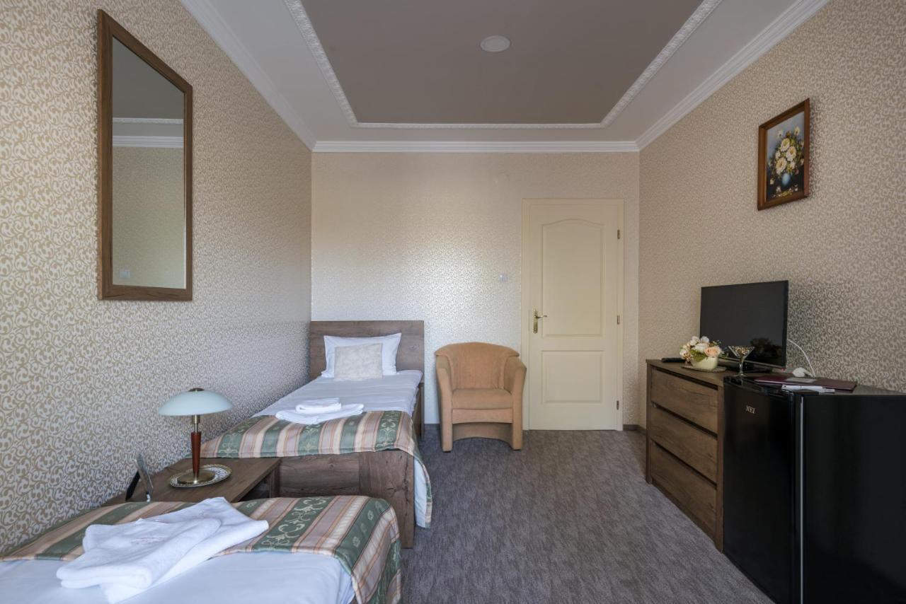 Hotel Bíbic és Tüskevár Étterem és Horgásztó Nyíregyháza Extérieur photo