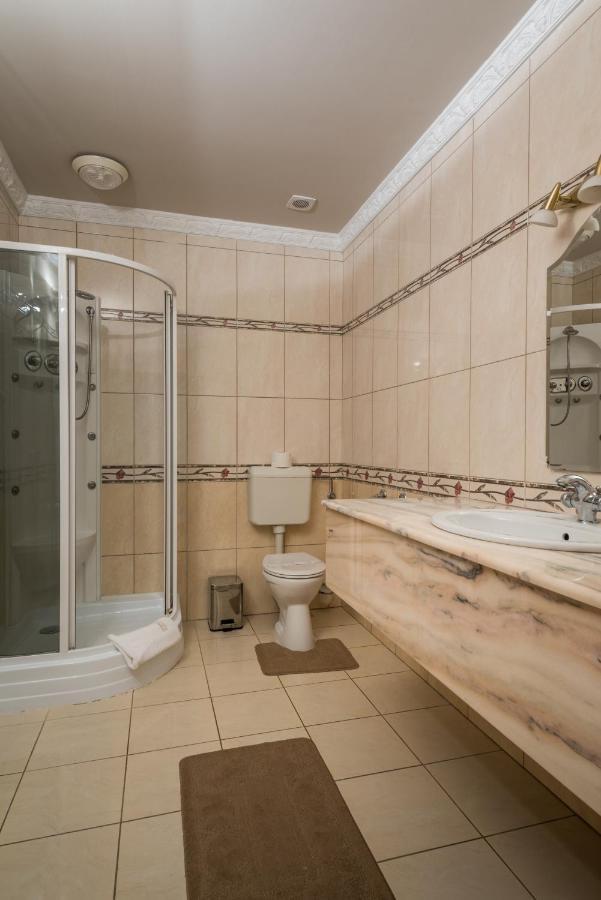 Hotel Bíbic és Tüskevár Étterem és Horgásztó Nyíregyháza Extérieur photo