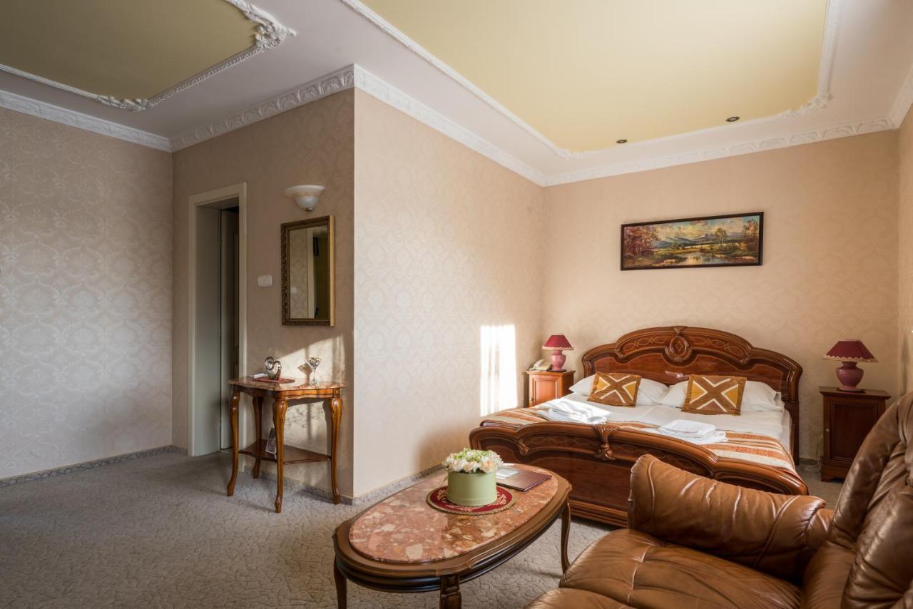 Hotel Bíbic és Tüskevár Étterem és Horgásztó Nyíregyháza Extérieur photo