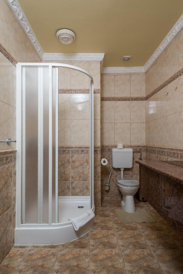 Hotel Bíbic és Tüskevár Étterem és Horgásztó Nyíregyháza Extérieur photo