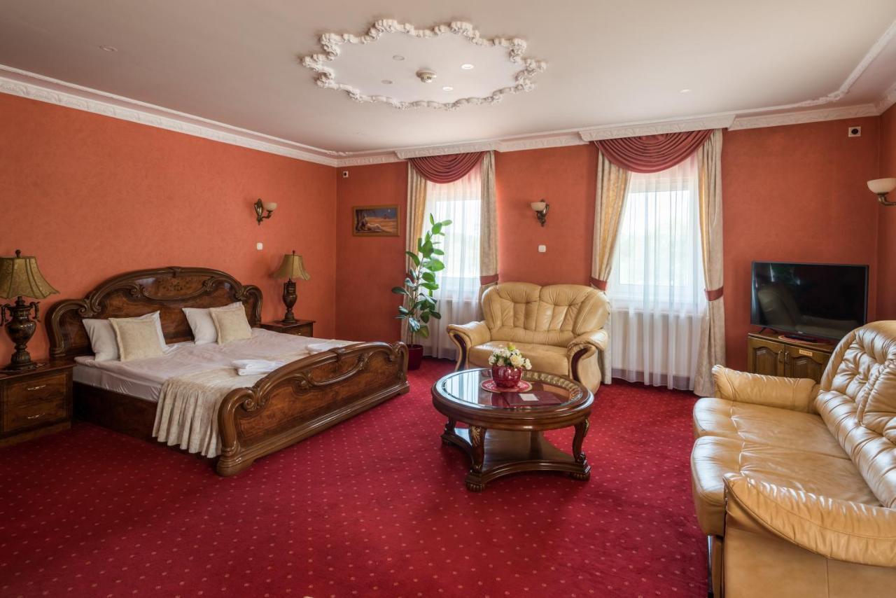 Hotel Bíbic és Tüskevár Étterem és Horgásztó Nyíregyháza Extérieur photo
