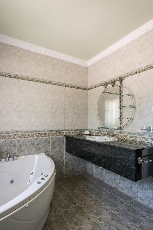 Hotel Bíbic és Tüskevár Étterem és Horgásztó Nyíregyháza Extérieur photo