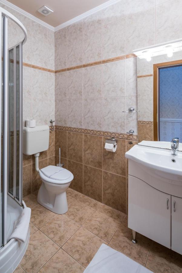 Hotel Bíbic és Tüskevár Étterem és Horgásztó Nyíregyháza Extérieur photo
