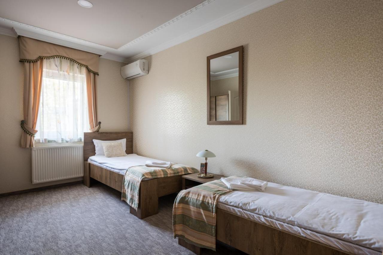 Hotel Bíbic és Tüskevár Étterem és Horgásztó Nyíregyháza Extérieur photo