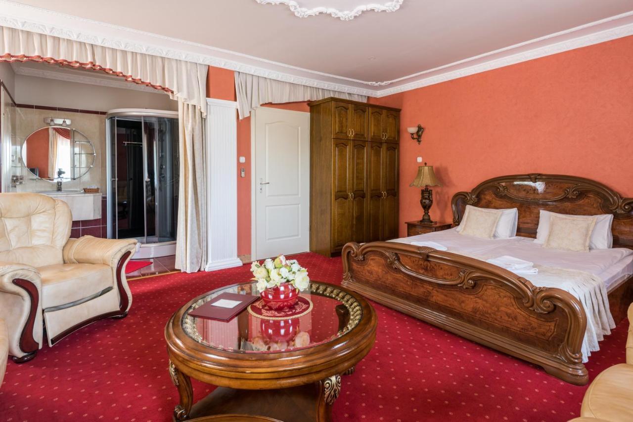 Hotel Bíbic és Tüskevár Étterem és Horgásztó Nyíregyháza Extérieur photo