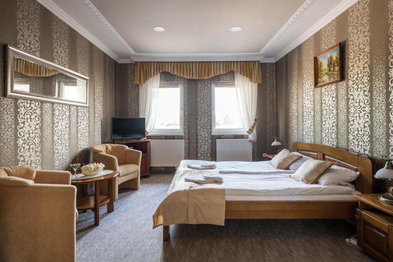 Hotel Bíbic és Tüskevár Étterem és Horgásztó Nyíregyháza Extérieur photo
